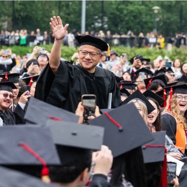 黄仁勋拿下6个博士学位，喊话毕业生：AI是属于你们的机会