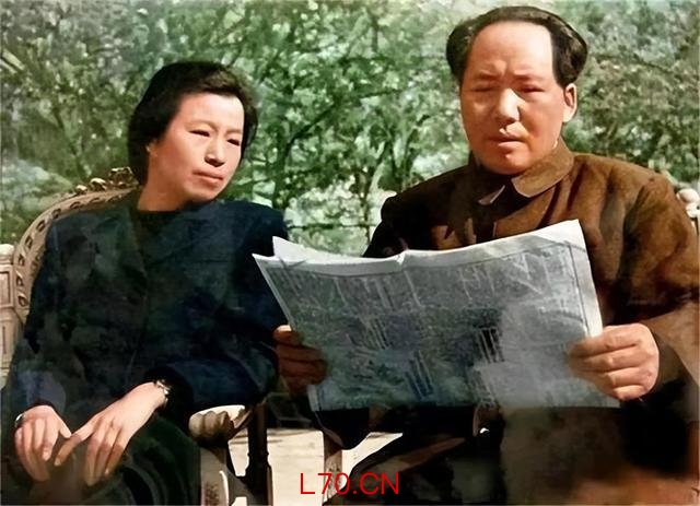 老帅们大闹怀仁堂后，拒绝向毛主席检讨，周总理：不能逞匹夫之勇