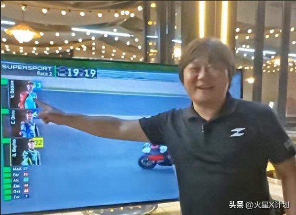 太贴金！张雪机车接连夺冠让人质疑，为什么都鼓吹车却忽略骑手？