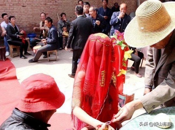 农村“轮婚”怪象：今年嫁你家生娃，明年嫁他家生娃，生娃成交易